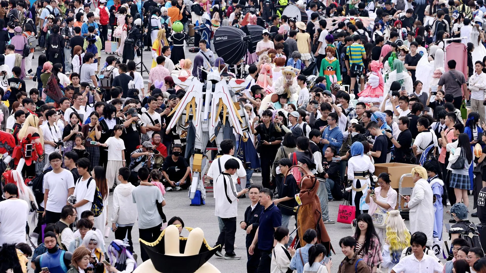 上海动漫嘉年华展会现场——免费看黄软件本地动漫展览